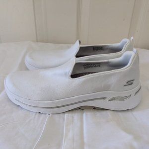 Sketchers Go Walk Air slip ons